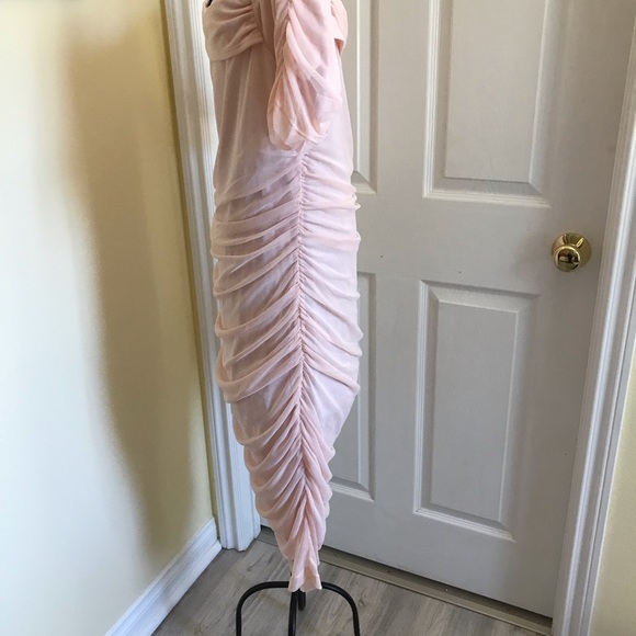 HOST PICK 🥰Venus bodycon ruched Dress Light Pink Great for weddings New - Picture 6 of 12